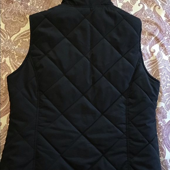 EUC Reversible Black Puffer Vest - Picture 4 of 4